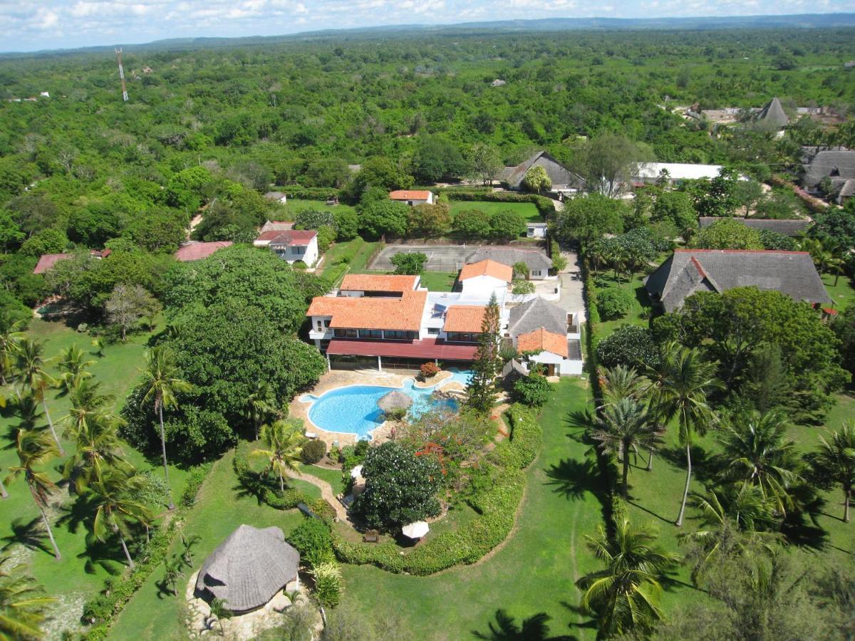 Flamboyant Diani Beach Exterior photo