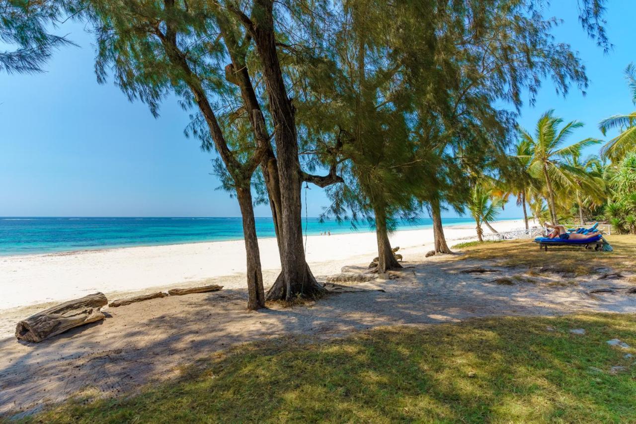 Flamboyant Diani Beach Exterior photo