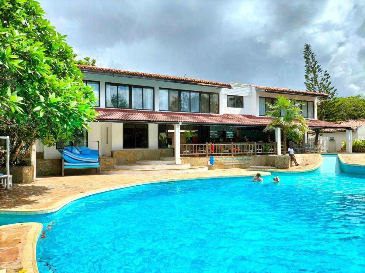 Flamboyant Diani Beach Exterior photo