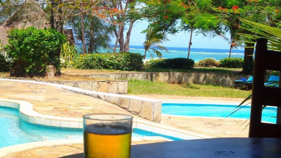 Flamboyant Diani Beach Exterior photo