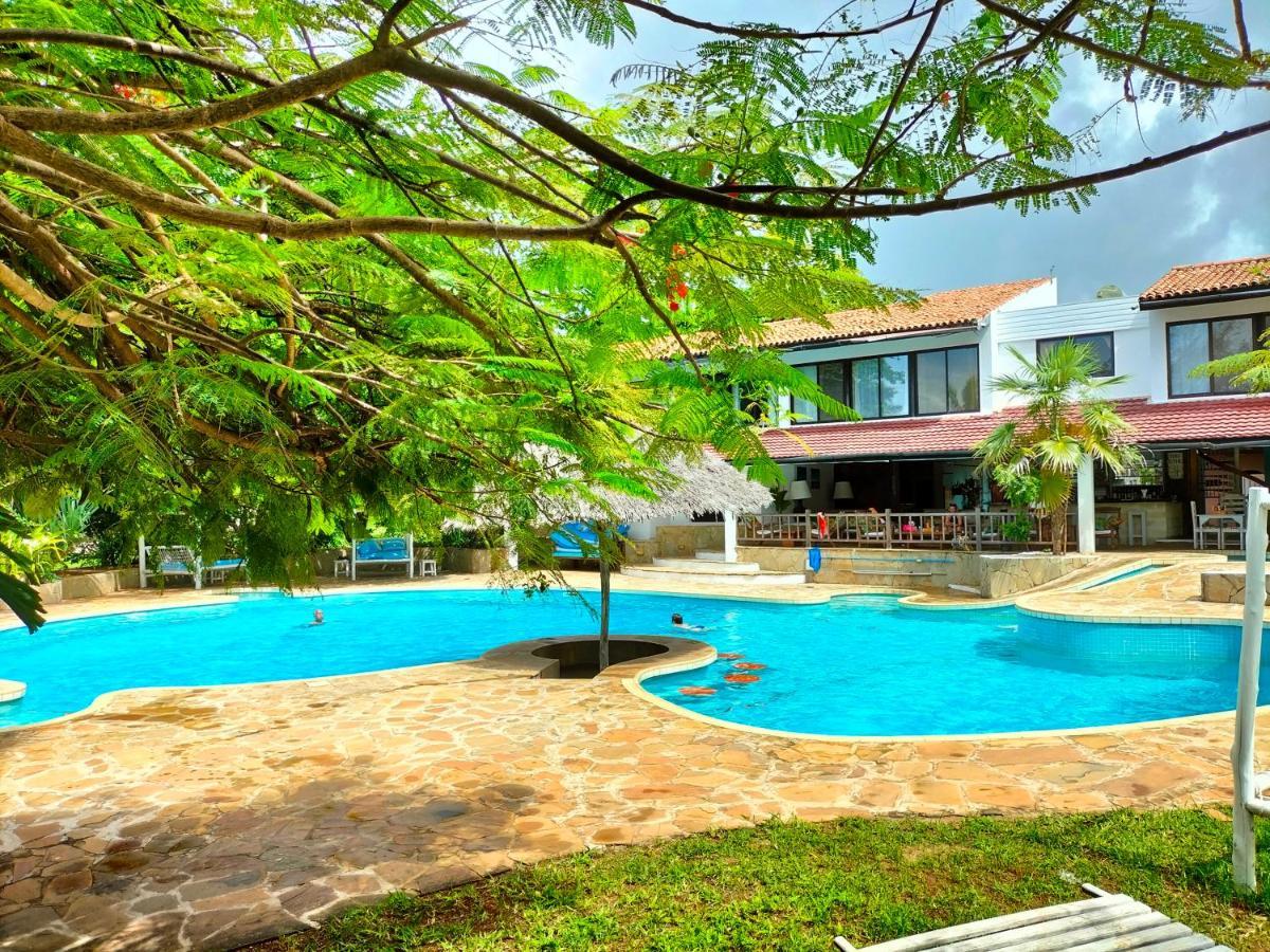 Flamboyant Diani Beach Exterior photo
